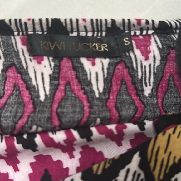 Kiwi Tucker Romper - S - Picture 3 of 3